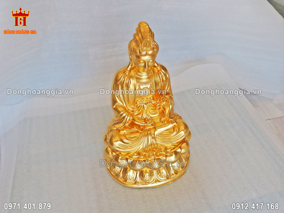 Pho tượng Phật Thích Ca được chế tác hoàn toàn từ đồng vàng nguyên chất